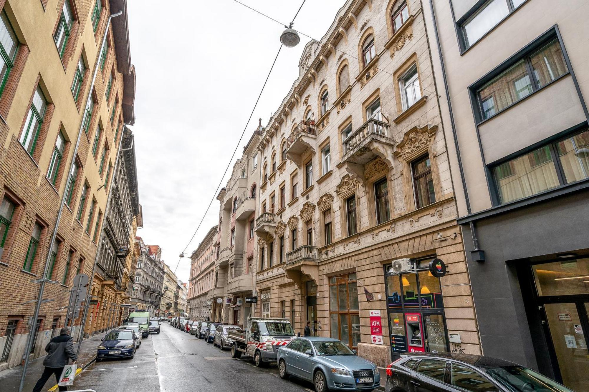 Budapest Magic Blue In Downtown Экстерьер фото