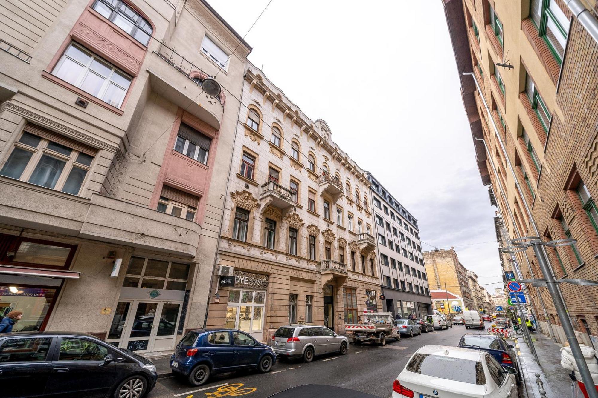 Budapest Magic Blue In Downtown Экстерьер фото